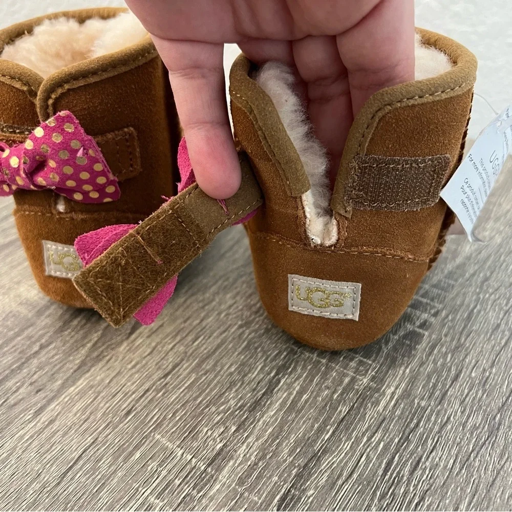 NEW UGG boots camel brown with Pink Bow- size 4/5